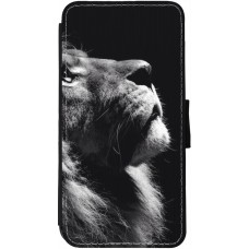 Hülle iPhone 12 / 12 Pro - Wallet schwarz Lion looking up