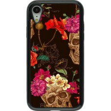 Coque iPhone XR - Hybrid Armor noir Skulls and flowers