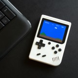 Handheld Retro Spiele-Konsole - 8-Bit Game Klassiker für Unterwegs mit 3" Display - Gelb