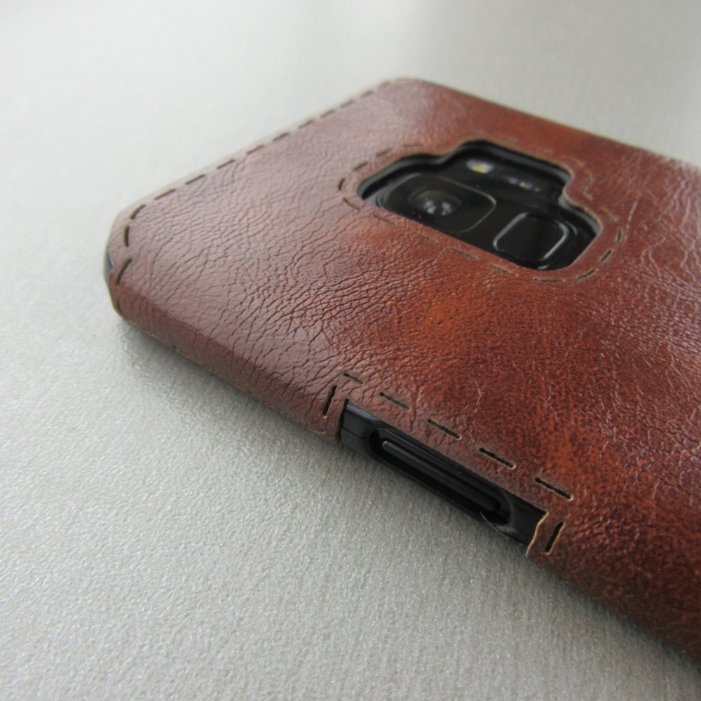 Hülle Samsung Galaxy S9 - Leather Dashed - Braun