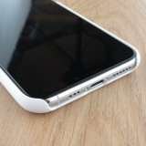 Coque iPhone 11 - Plastic Mat - Blanc