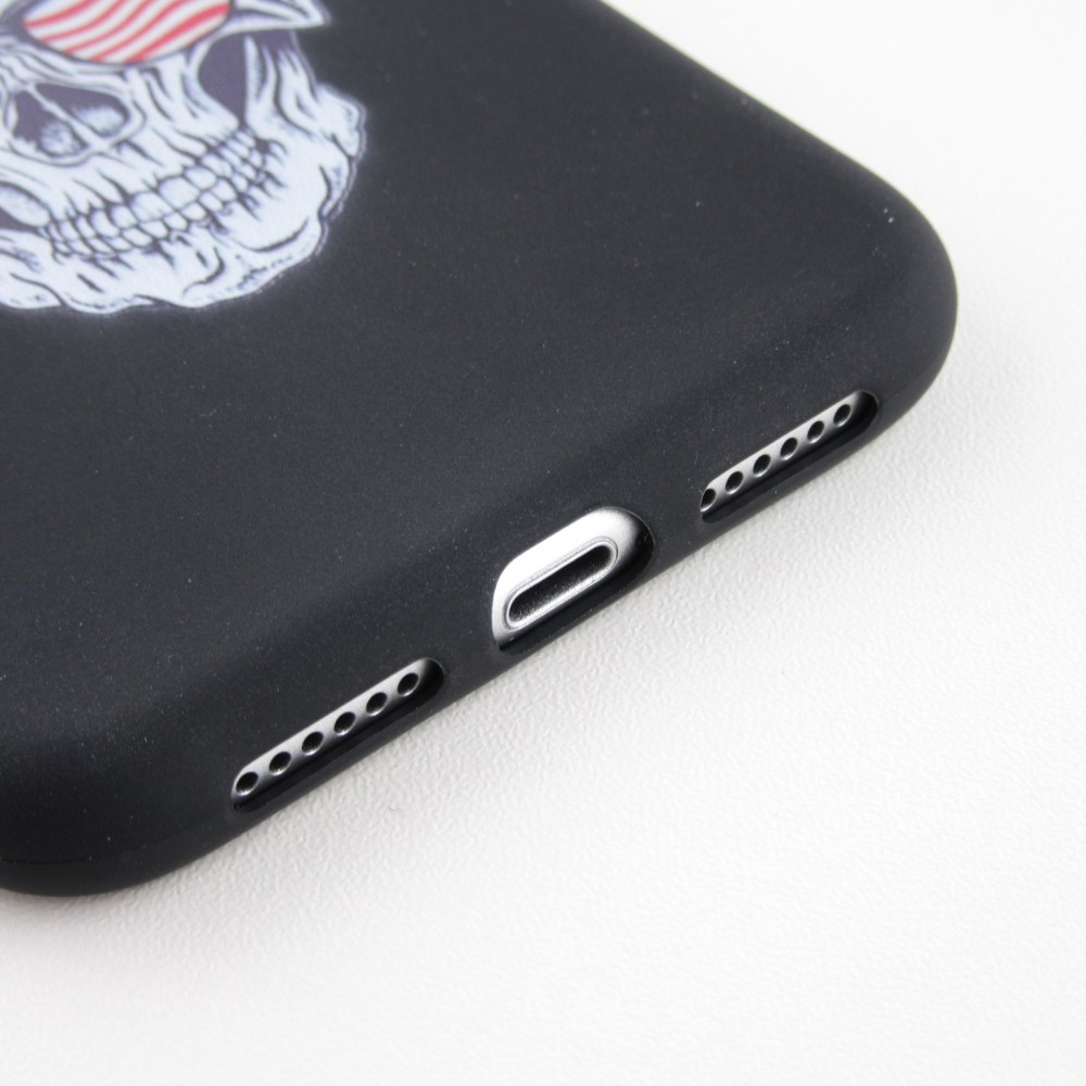 Coque iPhone 11 Pro - Silicone Mat Skull USA - Noir