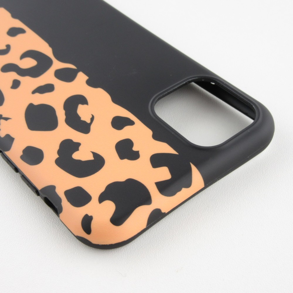 Coque iPhone 11 Pro Max - Silicone Mat demi noir léopard