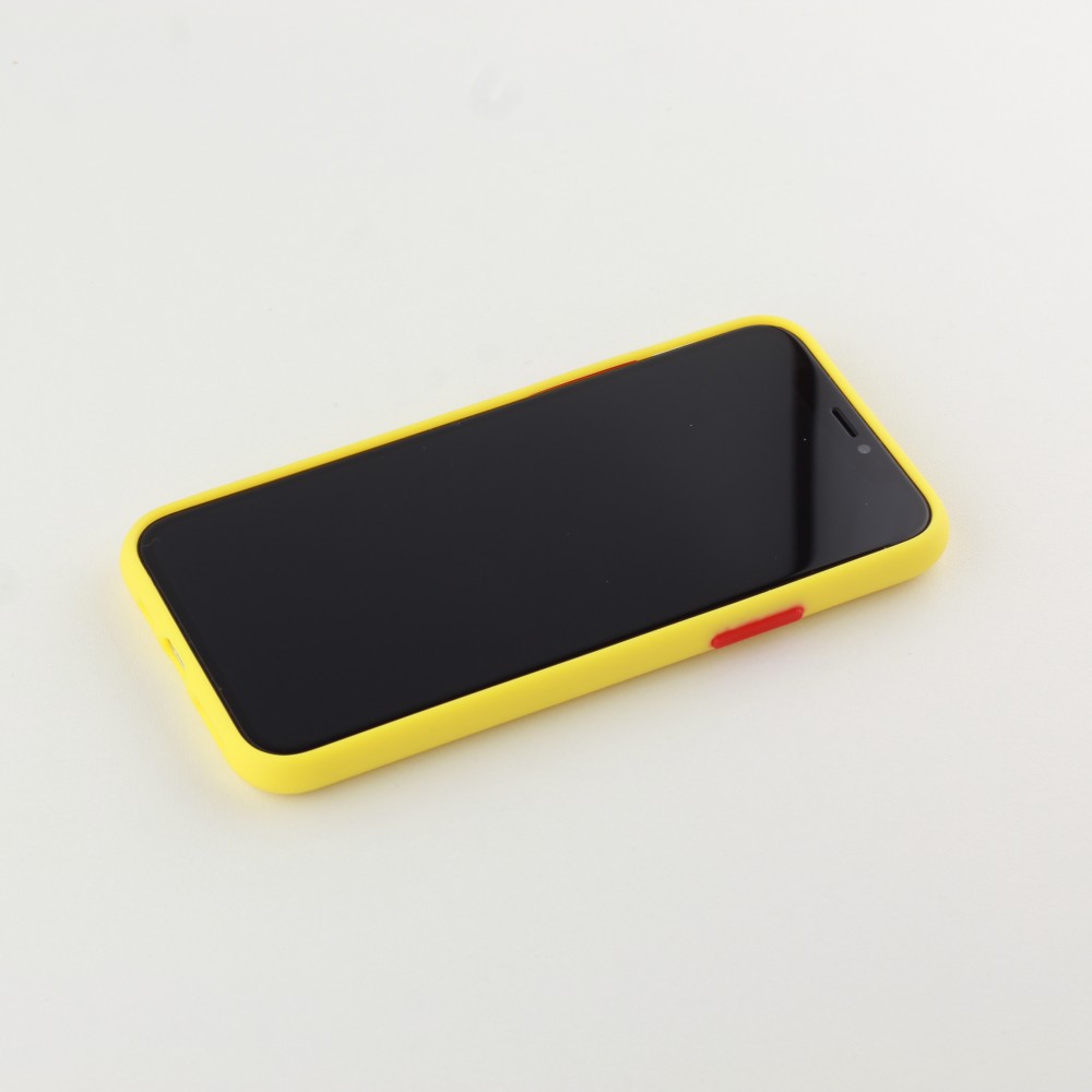 Coque iPhone 11 - Silicone Mat avec trous jaune