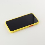 Coque iPhone 11 - Silicone Mat avec trous jaune