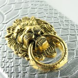 Coque iPhone 12 / 12 Pro - Peau de serpent avec tête de lion dorée - Argent
