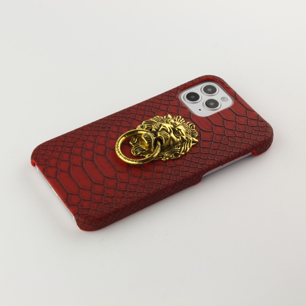 Coque iPhone 12 / 12 Pro - Peau de serpent avec tête de lion dorée - Rouge