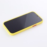 Coque iPhone 12 / 12 Pro - Silicone Mat avec trous jaune