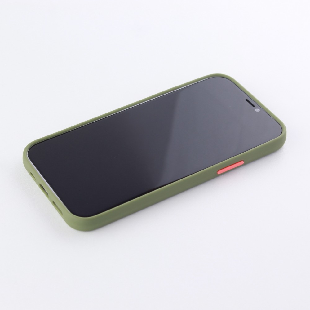 Coque iPhone 12 / 12 Pro - Silicone Mat avec trous vert kaki