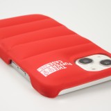 iPhone 13 Case Hülle - 3D stylische Daunenjacke Design mit Ziernaht - Rot