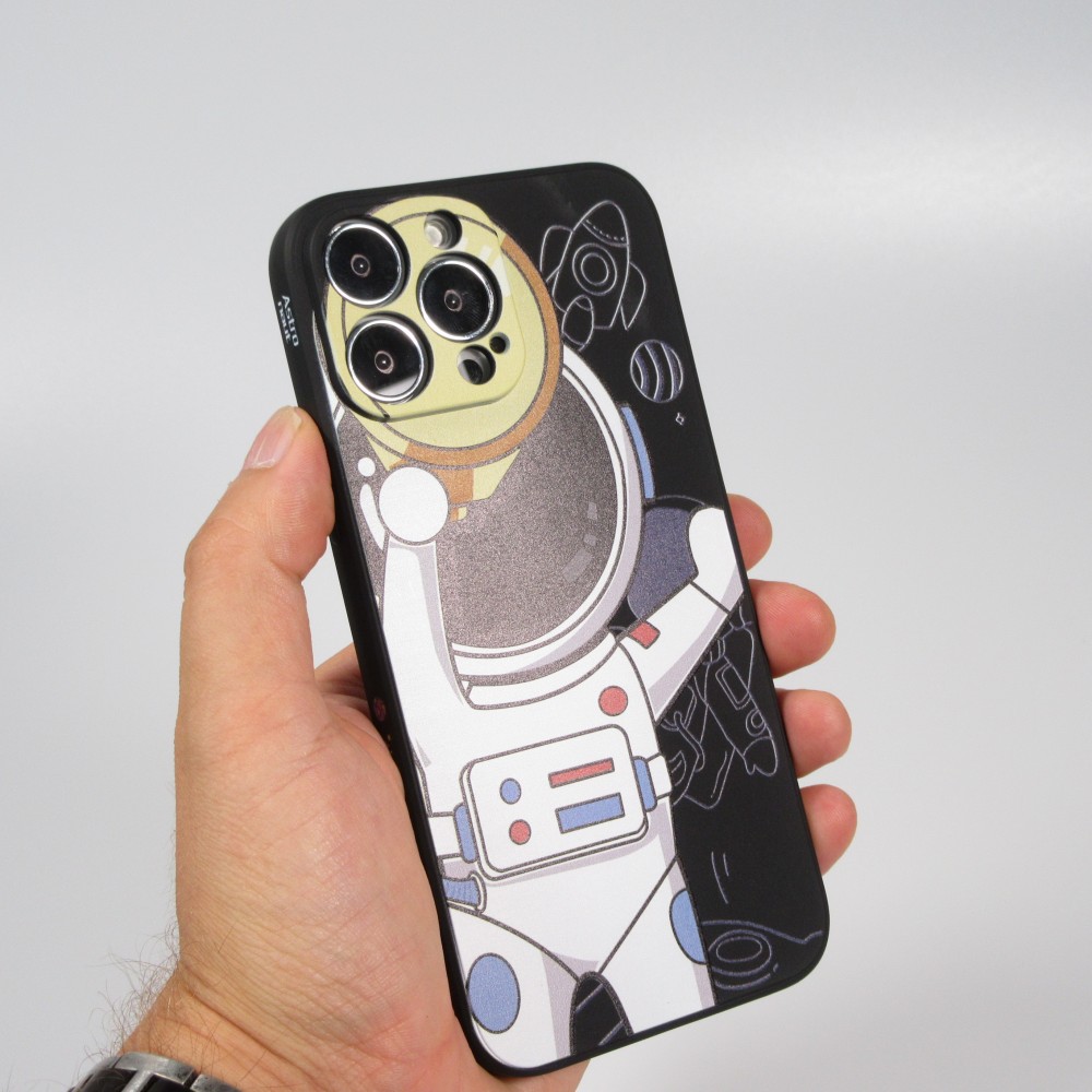 Coque iPhone 12 Pro Max - Exploring happy Astronaute - Noir