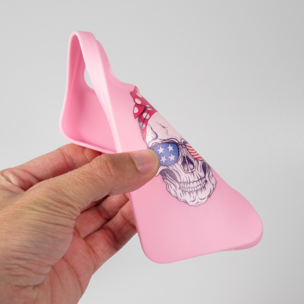 Hülle iPhone 13 - Silikonmatte Skull USA - Rosa