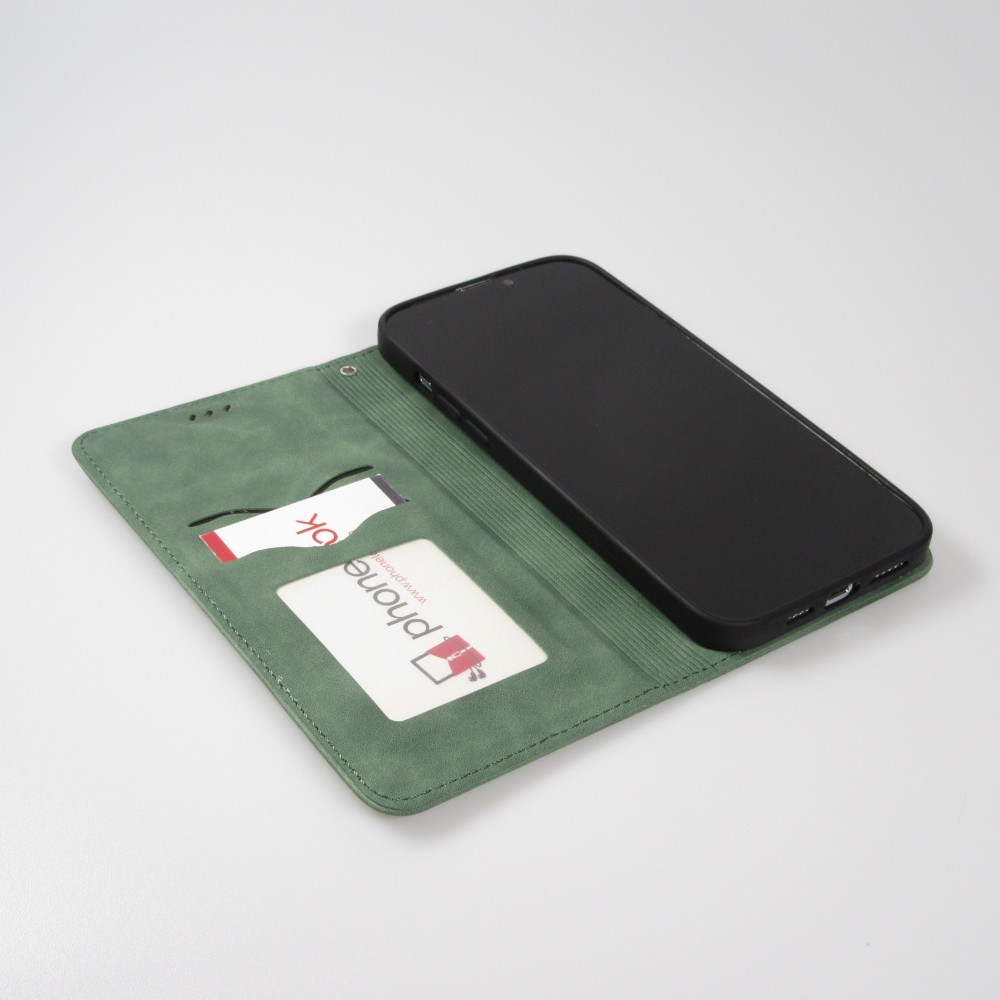 Etui cuir iPhone 13 - Flip Wallet vintage avec fermeture aimantée et compartiment cartes - Vert foncé