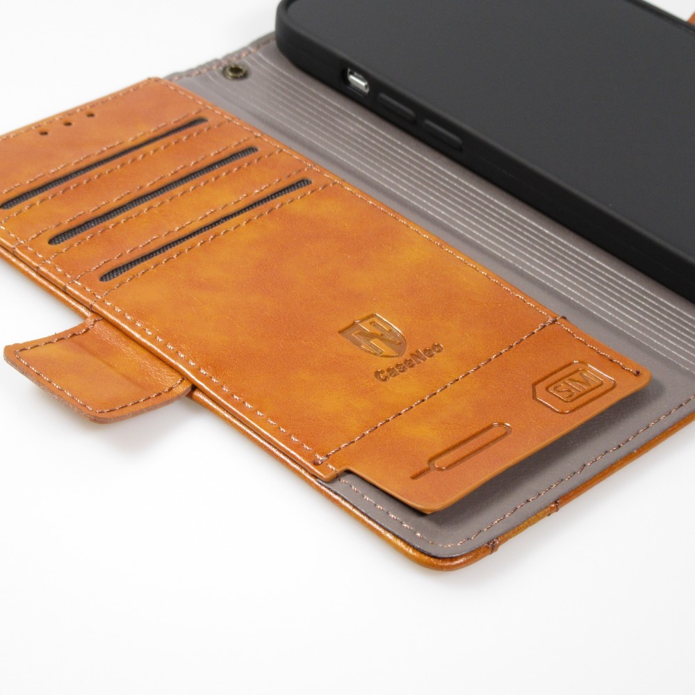 Etui cuir iPhone 13 Pro Max - Flip Wallet en cuir véritable avec stripe design et compartiment à cartes - Brun