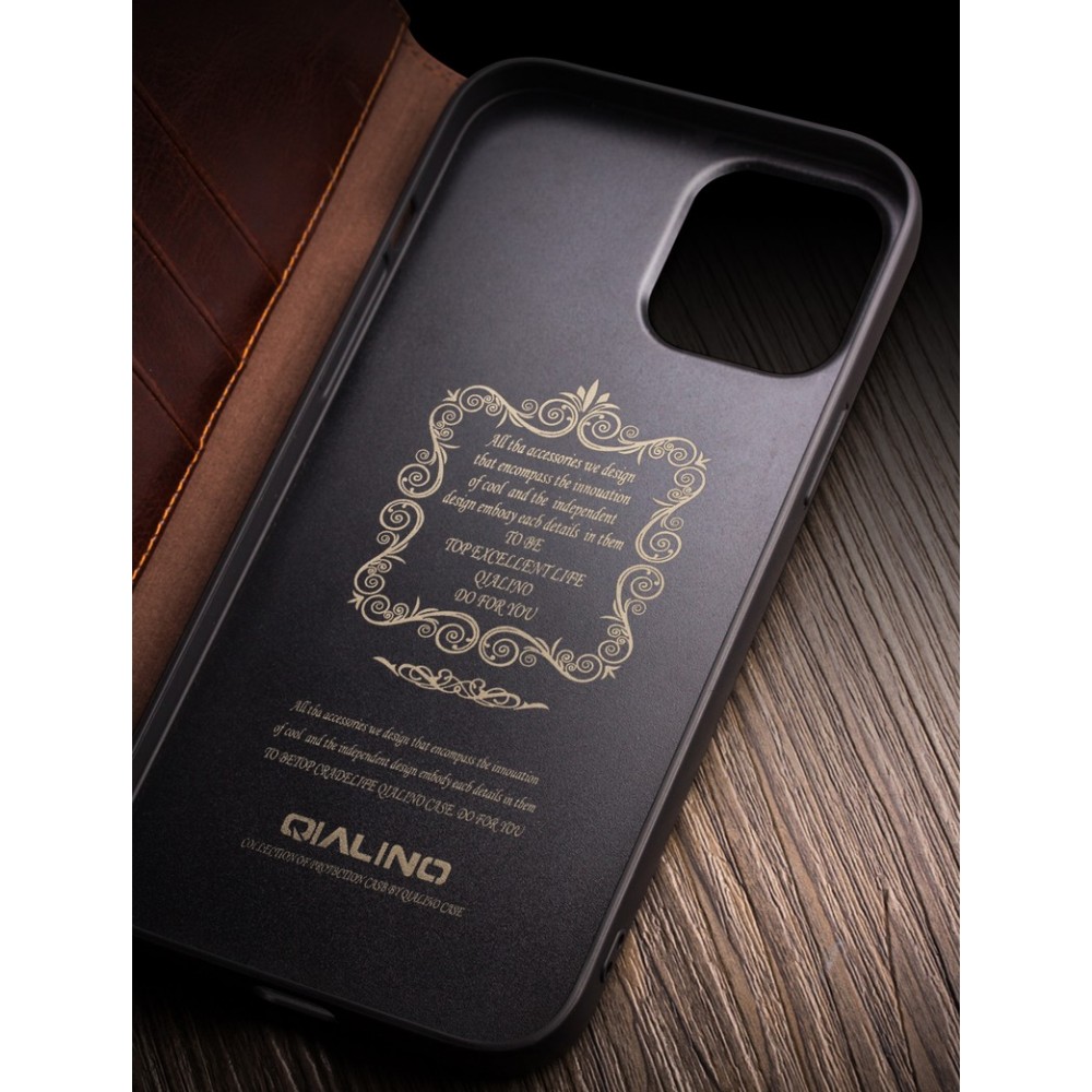 Fourre iPhone 7 / 8 / SE (2020, 2022) - Flip Qialino cuir véritable - Noir