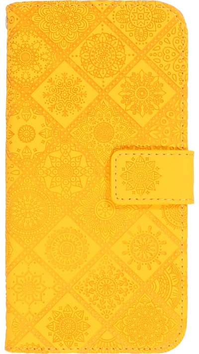 iPhone 13 Pro Case Hülle - Premium Flip Wallet Kautschuk oriental Muster mit Magnetverschluss - Gelb