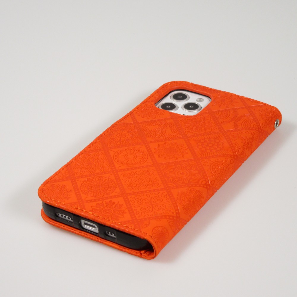 Fourre iPhone 13 Pro Max - Premium Flip Wallet caoutchouc motif oriental avec fermeture aimantée - Orange