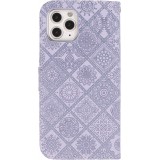 Fourre iPhone 13 Pro - Premium Flip Wallet caoutchouc motif oriental avec fermeture aimantée - Violet clair