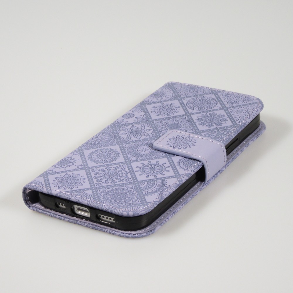 iPhone 13 Pro Max Case Hülle - Premium Flip Wallet Kautschuk oriental Muster mit Magnetverschluss - Hellviolett