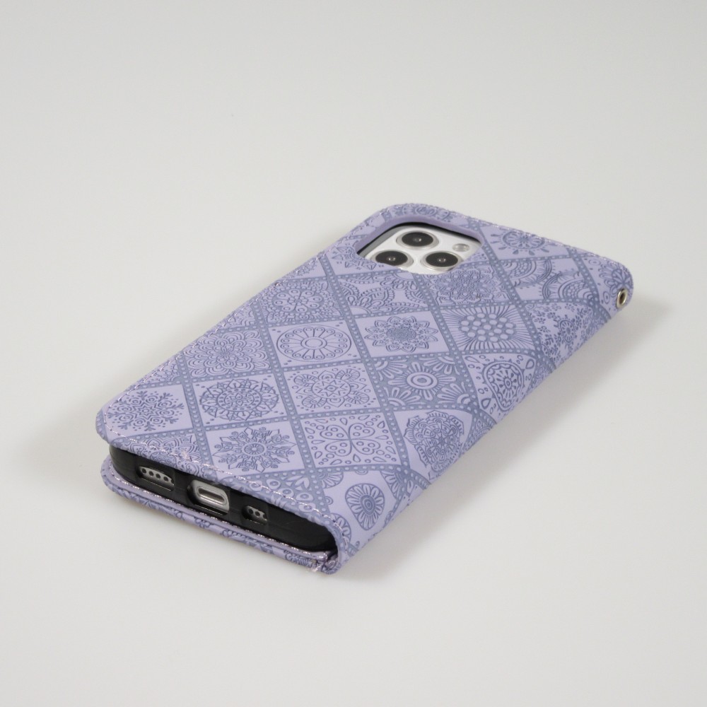 iPhone 13 Pro Max Case Hülle - Premium Flip Wallet Kautschuk oriental Muster mit Magnetverschluss - Hellviolett