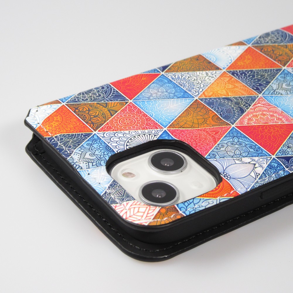 Fourre iPhone 13 - Flip Géométrique triangles orientale avec rangement pour cartes de crédit, billet, carte SIM