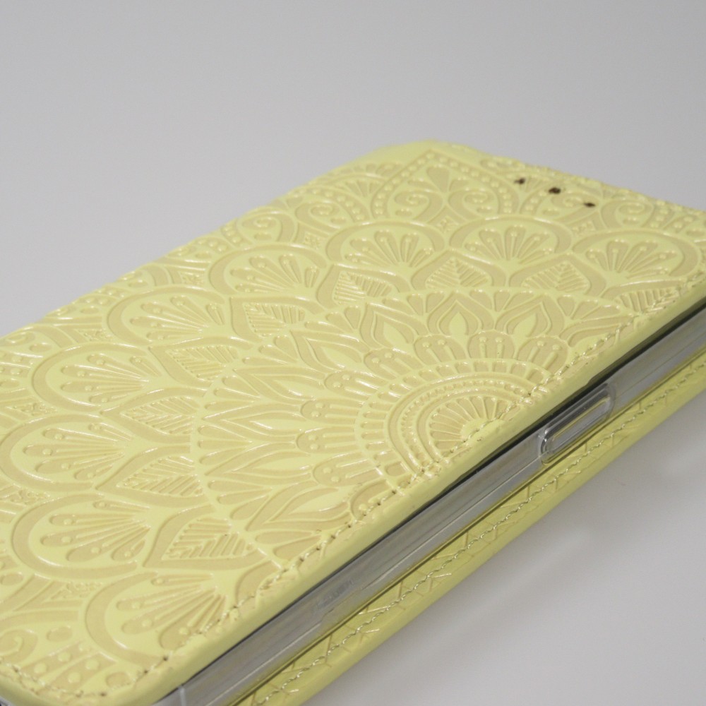 Fourre iPhone 13 - Flip Wallet fashion mandala design artistique - Jaune