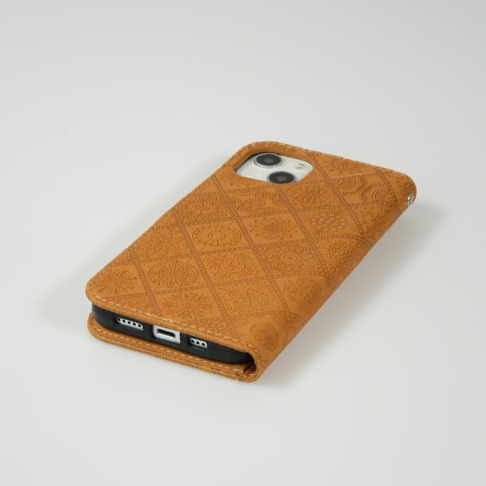 Fourre iPhone 13 - Premium Flip Wallet caoutchouc motif oriental avec fermeture aimantée - Beige