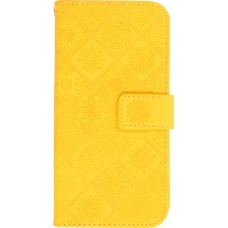 iPhone 13 Case Hülle - Premium Flip Wallet Kautschuk oriental Muster mit Magnetverschluss - Gelb