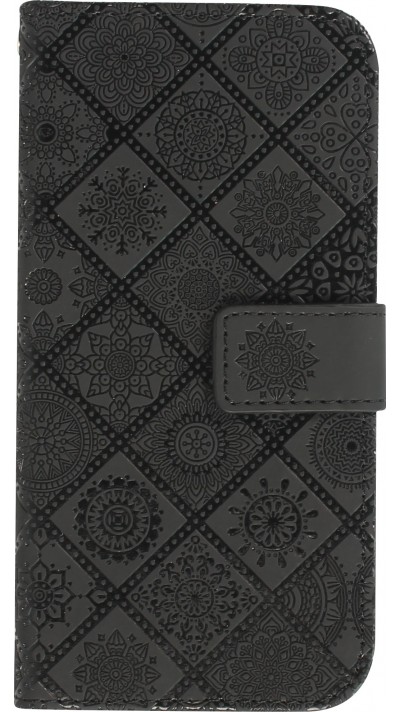 iPhone 13 Case Hülle - Premium Flip Wallet Kautschuk oriental Muster mit Magnetverschluss - Schwarz