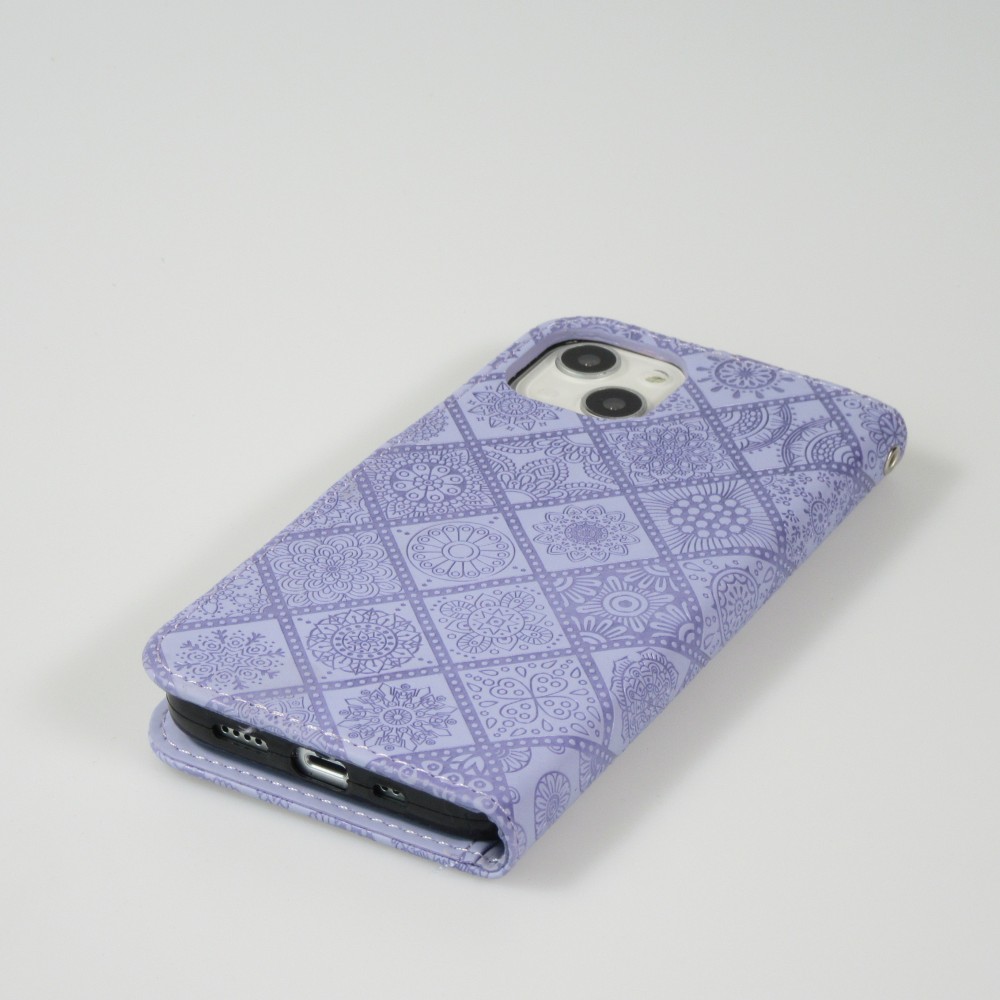 iPhone 13 Case Hülle - Premium Flip Wallet Kautschuk oriental Muster mit Magnetverschluss - Violett