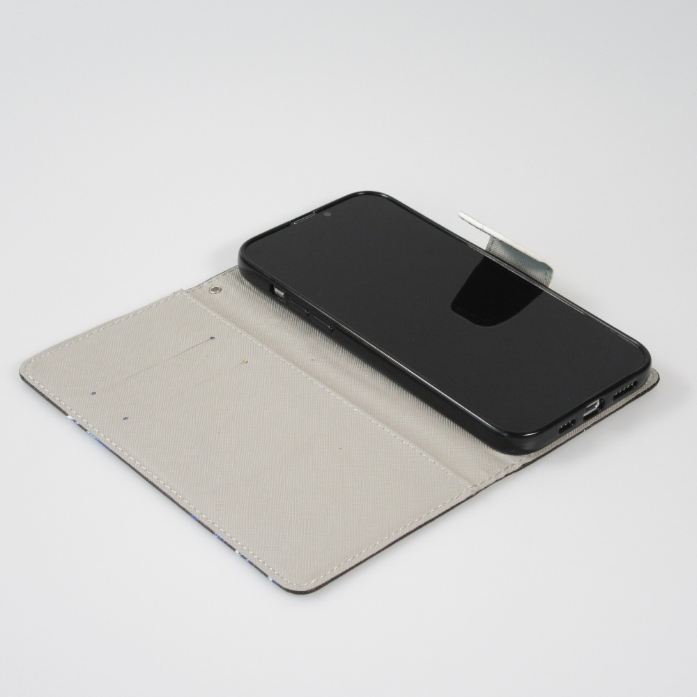 Fourre iPhone 13 - Premium Wallet flip fermeture magnétique et porte-carte - Chat en doudoune - Noir
