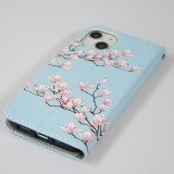 iPhone 13 Case Hülle - Premium Wallet Flip-Magnetverschluss und Kartenfach - Sakura Baum - Hellblau