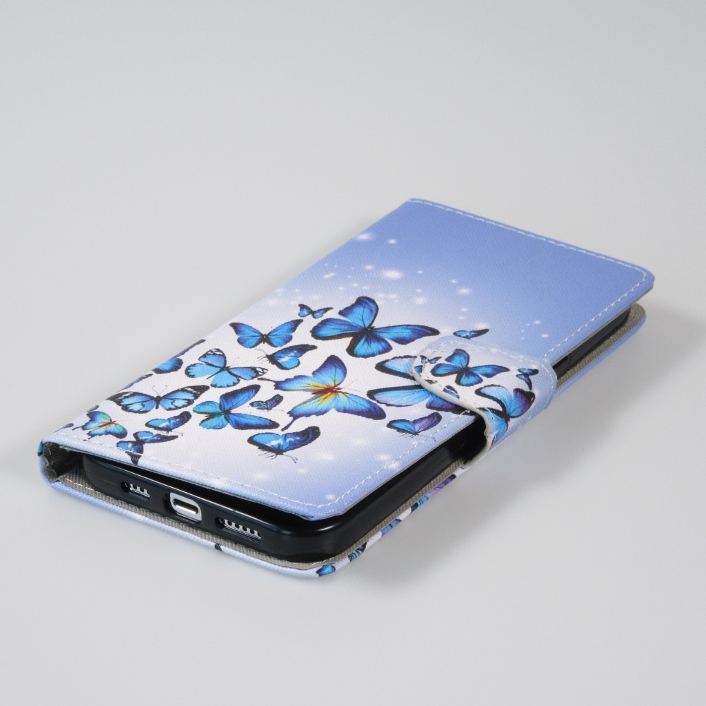 iPhone 13 Case Hülle - Premium Wallet Flip-Magnetverschluss und Kartenfach - Schmetterlings Schwarm - Hellviolett