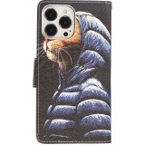 iPhone 12 / 12 Pro Case Hülle - Premium Wallet Flip-Magnetverschluss und Kartenfach - Katze in Jacke - Schwarz