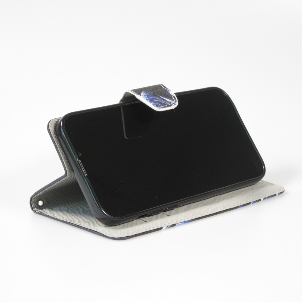 iPhone 12 / 12 Pro Case Hülle - Premium Wallet Flip-Magnetverschluss und Kartenfach - Katze in Jacke - Schwarz