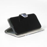 iPhone 12 / 12 Pro Case Hülle - Premium Wallet Flip-Magnetverschluss und Kartenfach - Katze in Jacke - Schwarz