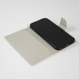 Fourre iPhone 12 / 12 Pro - Premium Wallet flip fermeture magnétique et porte-carte - Cute happy kitten - Blanc