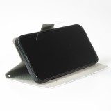 Fourre iPhone 12 / 12 Pro - Premium Wallet flip fermeture magnétique et porte-carte - Cute happy kitten - Blanc