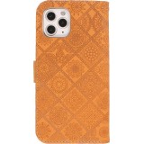 iPhone 13 Pro Case Hülle - Premium Flip Wallet Kautschuk oriental Muster mit Magnetverschluss - Beige