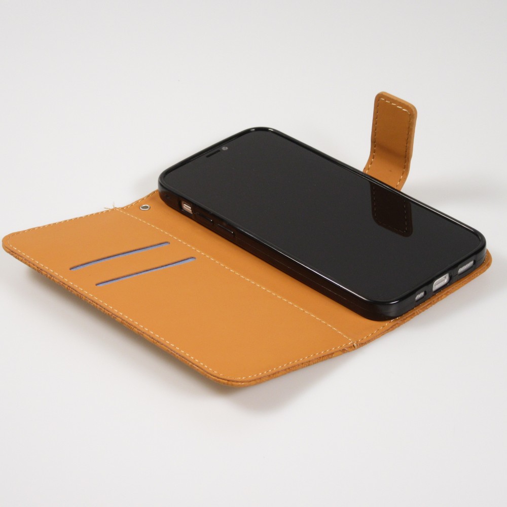 iPhone 13 Pro Case Hülle - Premium Flip Wallet Kautschuk oriental Muster mit Magnetverschluss - Beige