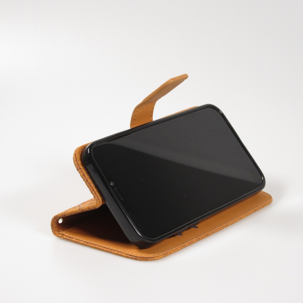 iPhone 13 Pro Case Hülle - Premium Flip Wallet Kautschuk oriental Muster mit Magnetverschluss - Beige