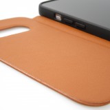 Fourre iPhone 13 Pro - Qialino Window Flip cuir véritable - Brun