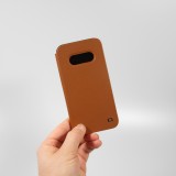 Fourre iPhone 13 - Qialino Window Flip cuir véritable - Brun