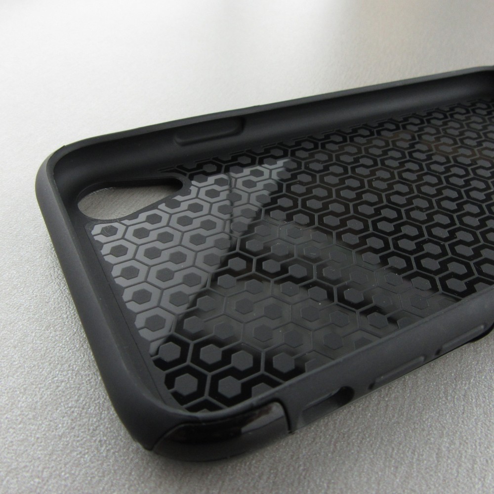 Coque iPhone XR - Hybrid Armor noir Tout travail mérite sa bière